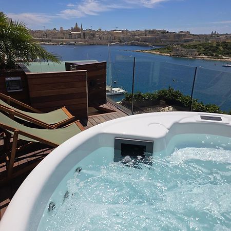 Unique Seafront Triplex Penthouse With Panoramic Bedroom & Rooftop Jacuzzi Overlooking Valletta Sliema Ngoại thất bức ảnh