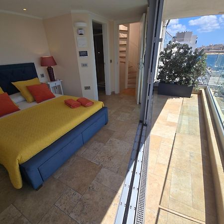 Unique Seafront Triplex Penthouse With Panoramic Bedroom & Rooftop Jacuzzi Overlooking Valletta Sliema Ngoại thất bức ảnh