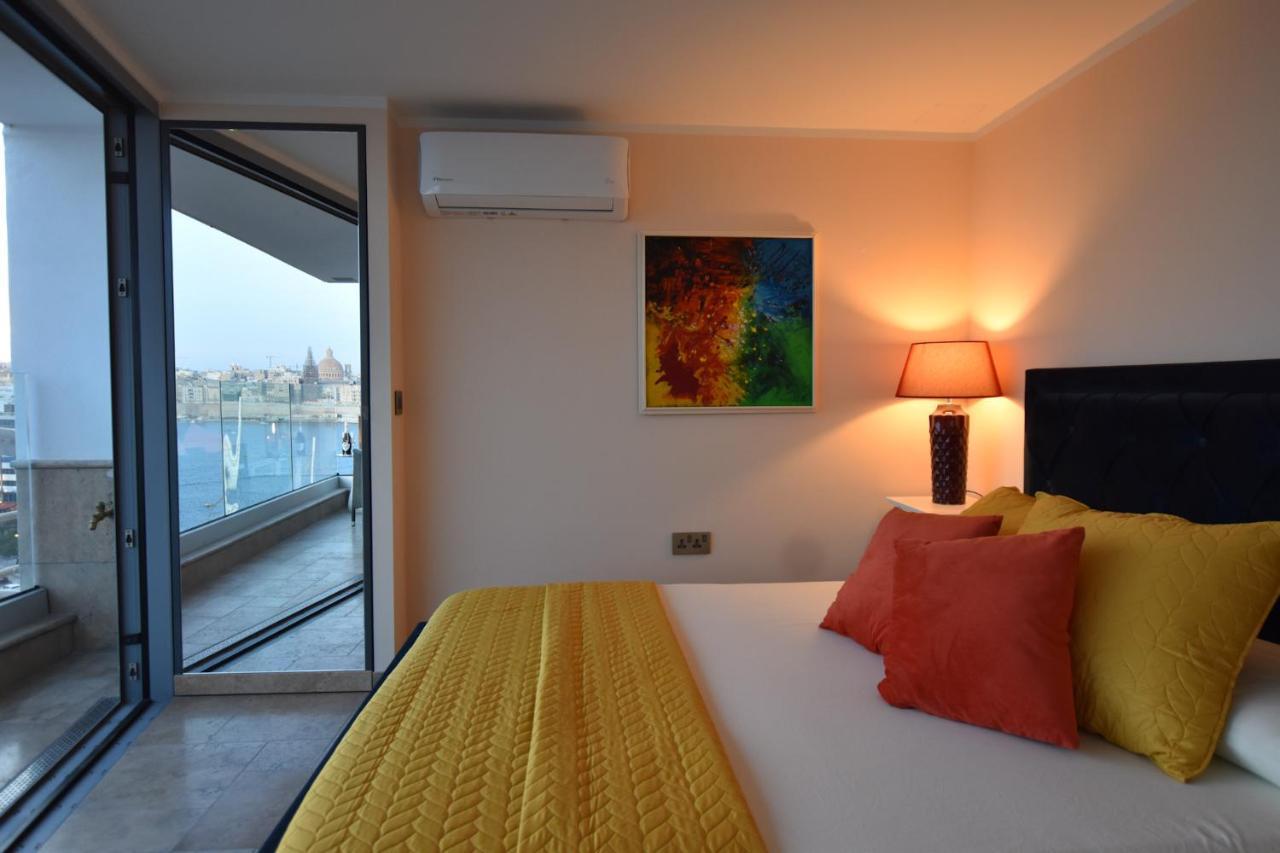 Unique Seafront Triplex Penthouse With Panoramic Bedroom & Rooftop Jacuzzi Overlooking Valletta Sliema Ngoại thất bức ảnh