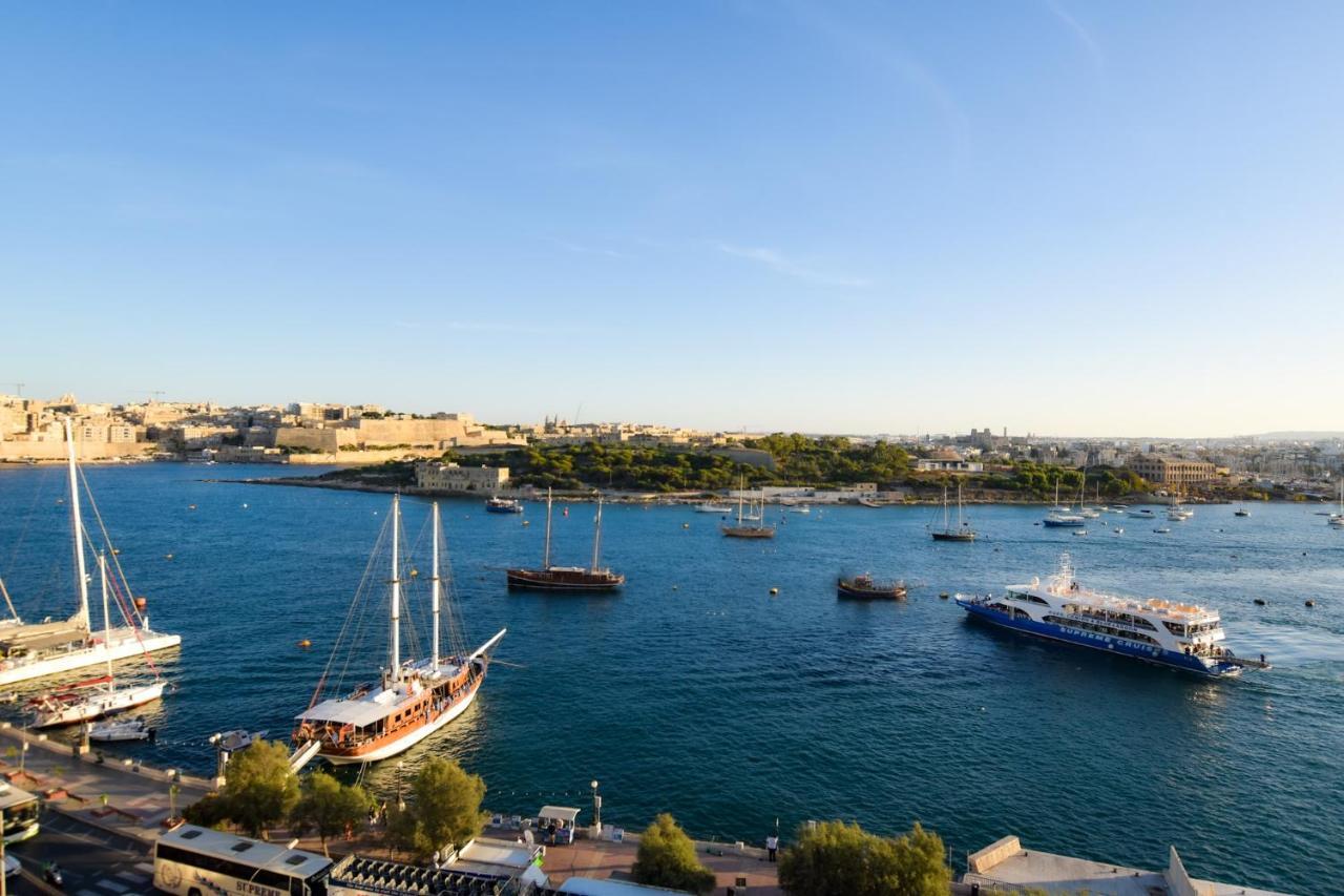 Unique Seafront Triplex Penthouse With Panoramic Bedroom & Rooftop Jacuzzi Overlooking Valletta Sliema Ngoại thất bức ảnh