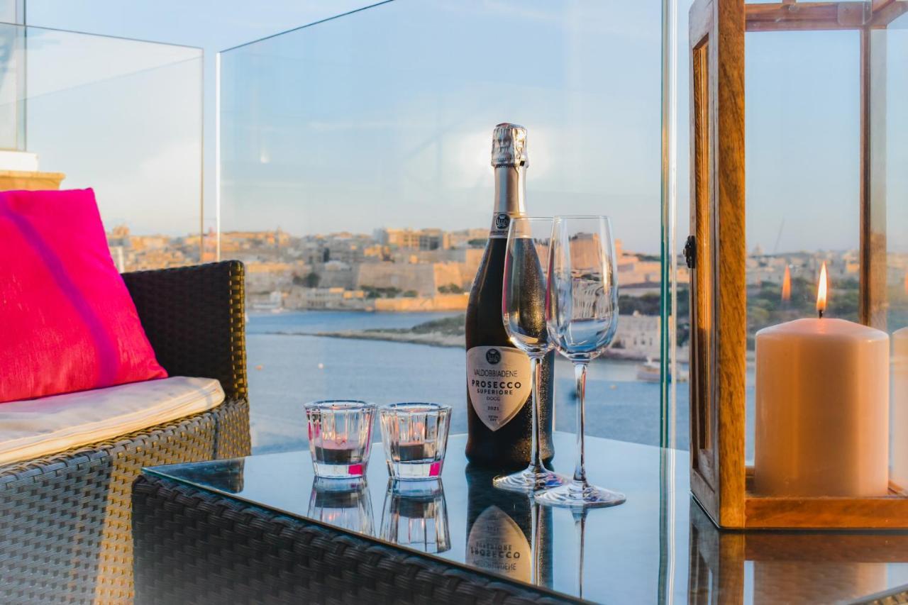 Unique Seafront Triplex Penthouse With Panoramic Bedroom & Rooftop Jacuzzi Overlooking Valletta Sliema Ngoại thất bức ảnh