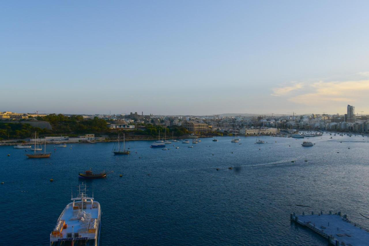 Unique Seafront Triplex Penthouse With Panoramic Bedroom & Rooftop Jacuzzi Overlooking Valletta Sliema Ngoại thất bức ảnh