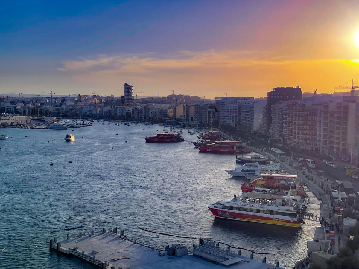 Unique Seafront Triplex Penthouse With Panoramic Bedroom & Rooftop Jacuzzi Overlooking Valletta Sliema Ngoại thất bức ảnh
