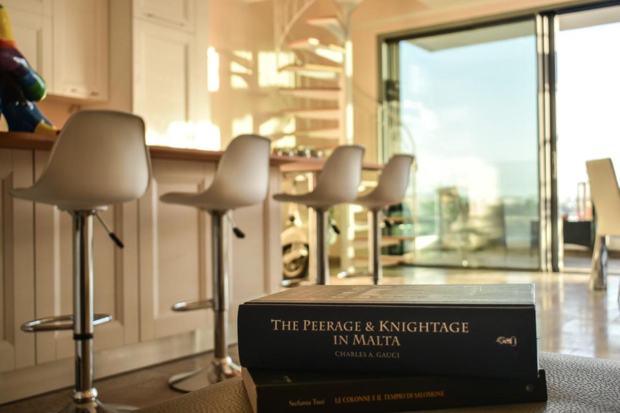 Unique Seafront Triplex Penthouse With Panoramic Bedroom & Rooftop Jacuzzi Overlooking Valletta Sliema Ngoại thất bức ảnh