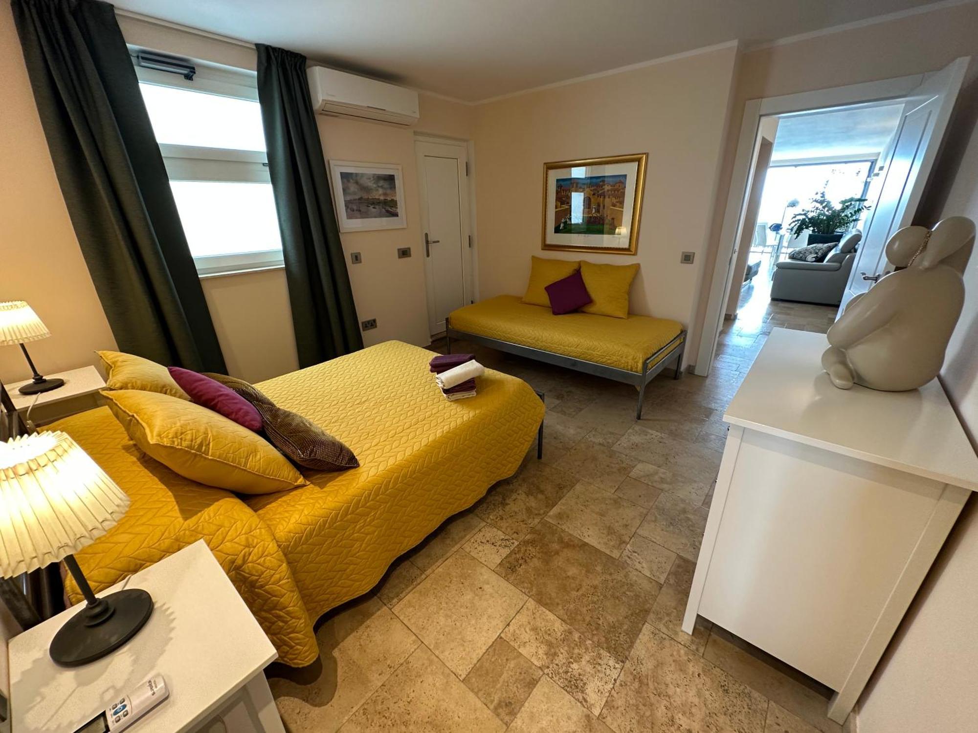 Unique Seafront Triplex Penthouse With Panoramic Bedroom & Rooftop Jacuzzi Overlooking Valletta Sliema Ngoại thất bức ảnh