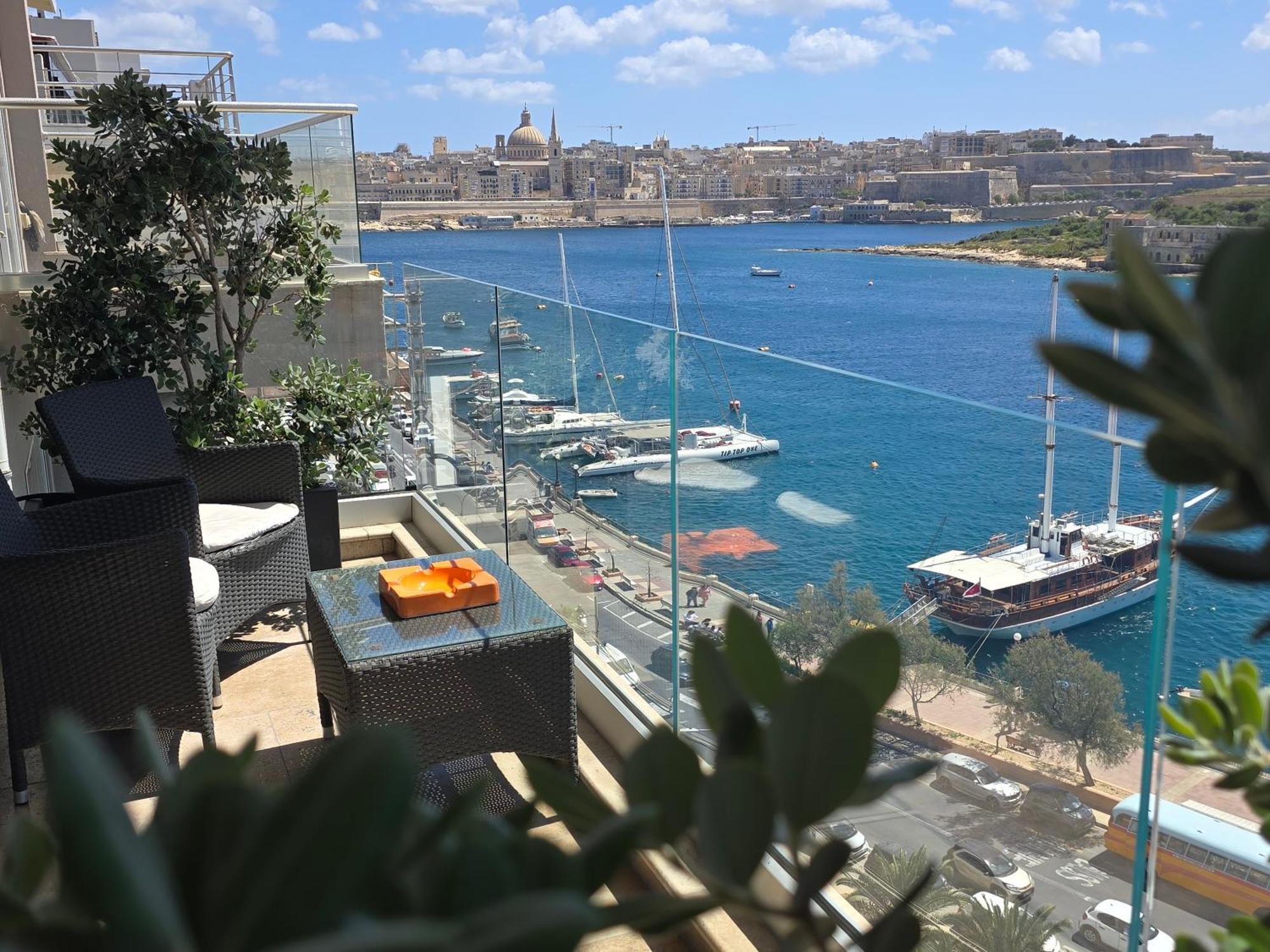 Unique Seafront Triplex Penthouse With Panoramic Bedroom & Rooftop Jacuzzi Overlooking Valletta Sliema Ngoại thất bức ảnh