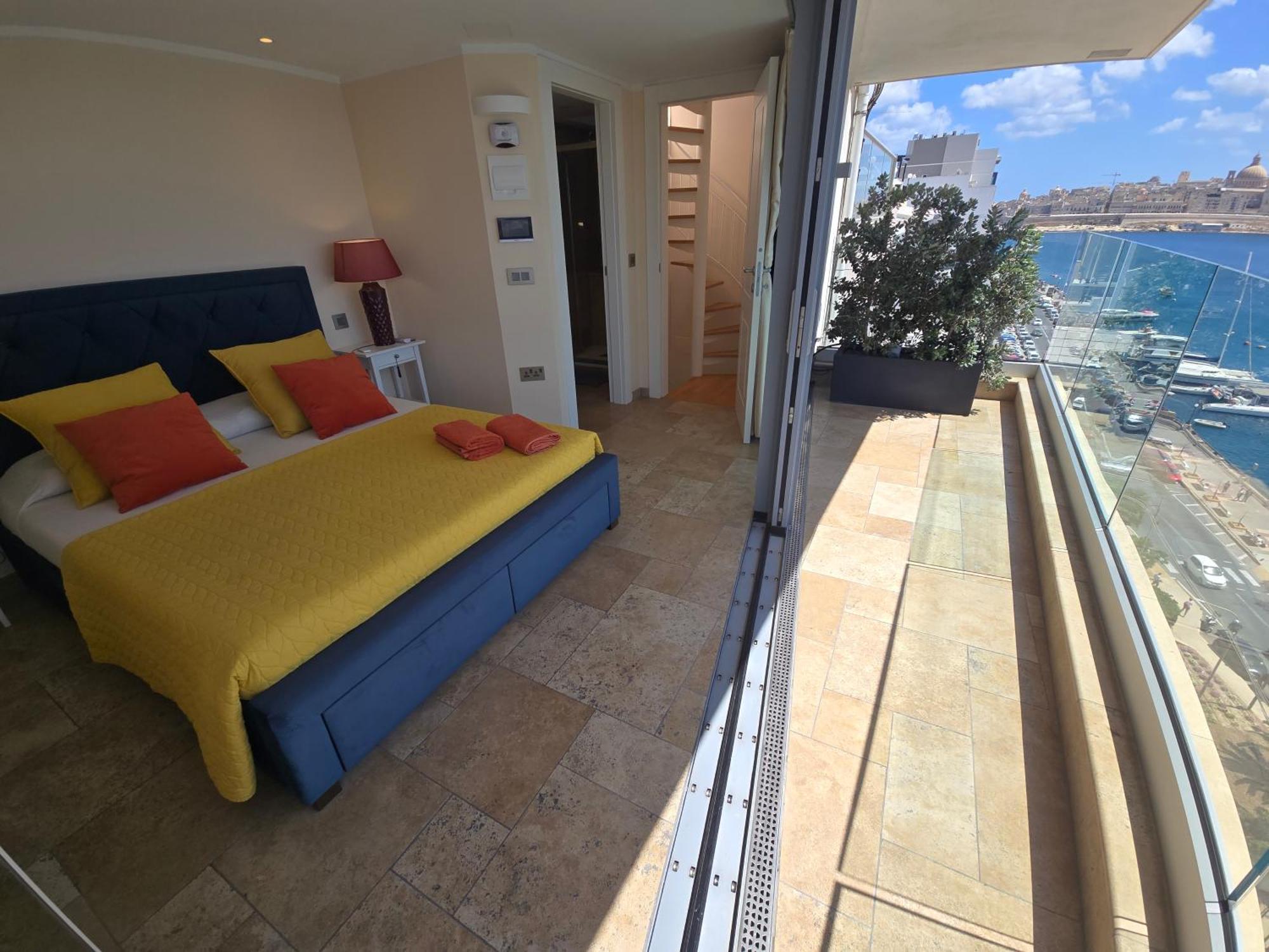 Unique Seafront Triplex Penthouse With Panoramic Bedroom & Rooftop Jacuzzi Overlooking Valletta Sliema Ngoại thất bức ảnh